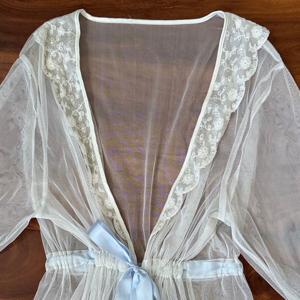 Vintage White Bridal Sheer Lace-Trim Robe Chemise with Blue Satin Tie - Fits S-L - Picture 2 of 5